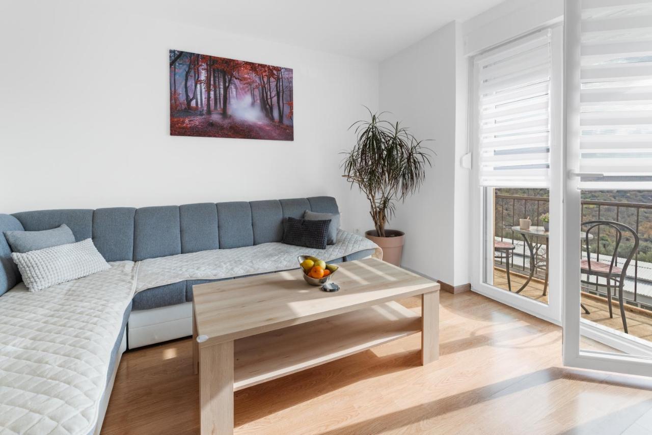 Apartment Mdm Buje Exteriör bild